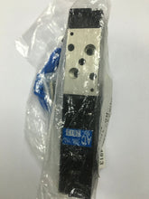 Cargar imagen en el visor de la galería, 1PCS New Original KURODA Solenoid Valve PCS245-R5-100SPLB