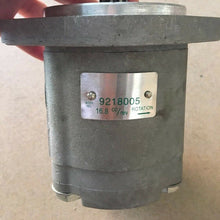 Load image into Gallery viewer, 9218005 Gear Pump for Hitachi ZX120-3 ZX180LC-3 ZX200-3 ZX210H-3 ZX240-3 ZX270-3