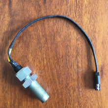 Cargar imagen en el visor de la galería, 4938613 3971994 3967252 3971995 Engine Diesel Generator Speed Sensor for Cummins