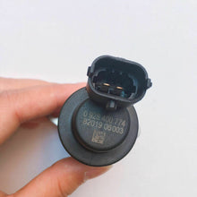 Cargar imagen en el visor de la galería, ISDE Electric Injection Oil Pump Metering Solenoid Valve 0928400774 for Cummins