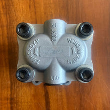 Загрузить изображение в средство просмотра галереи, DHL PC55MR-3 PC50MR-2 PC40MR-2 PC55 Hydraulic Pump Assembly 708-3S-04570 for KOMATSU