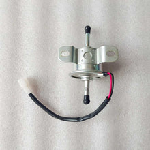 Carregar imagem no visualizador da galeria, K3181-52020 12V Electric Fuel Pump for Kubota B-688 Tractor
