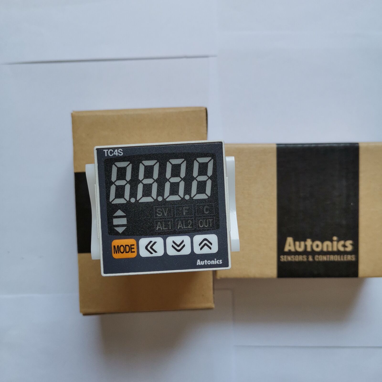 AUTONICS TC4S-14R Temperature Controller – New In Box, Digital Display, Industrial Grade