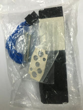 Cargar imagen en el visor de la galería, 1PCS New Original KURODA Solenoid Valve PCS245-R5-100SPLB
