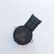 Cargar imagen en el visor de la galería, 0928400821 Fuel Metering Solenoid Valve Actuator for Cummins Fuel Pump
