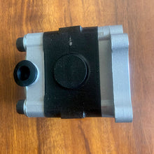 Carregar imagem no visualizador da galeria, DHL PC55MR-3 PC50MR-2 PC40MR-2 PC55 Hydraulic Pump Assembly 708-3S-04570 for KOMATSU
