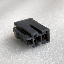 Cargar imagen en el visor de la galería, 4423418 Cab Outside Line Fuse 65A for Hitachi Excavator
